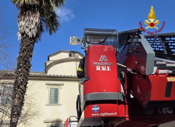 Maltempo in Toscana: un fulmine colpisce la cupola dell'Abbazia di Capannoli