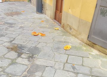 Movida infastidisce a Pistoia, residenti di via Borgo Melano esasperati: "Regna il degrado"