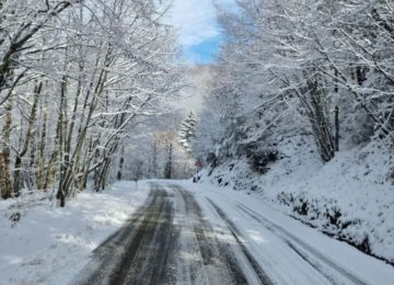 Neve in Toscana: i passi appenninici imbiancati e fiocchi sparsi altrove