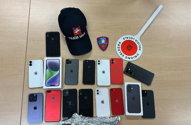 Pontedera: sequestrati 14 smartphone e fermato un conducente senza patente e in stato di ebbrezza