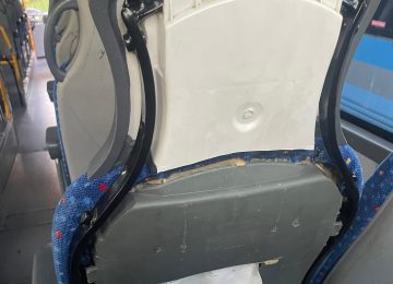 Vandalismo sui bus da parte di studenti in Val di Cecina, Autolinee Toscane: 'Danni con frequenza inaccettabile'