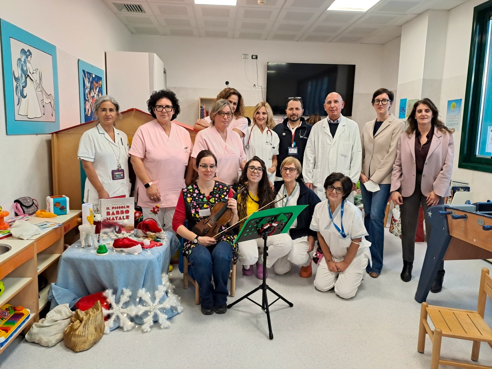 A Empoli, in pediatria, la storia de 'Il piccolo Babbo Natale'