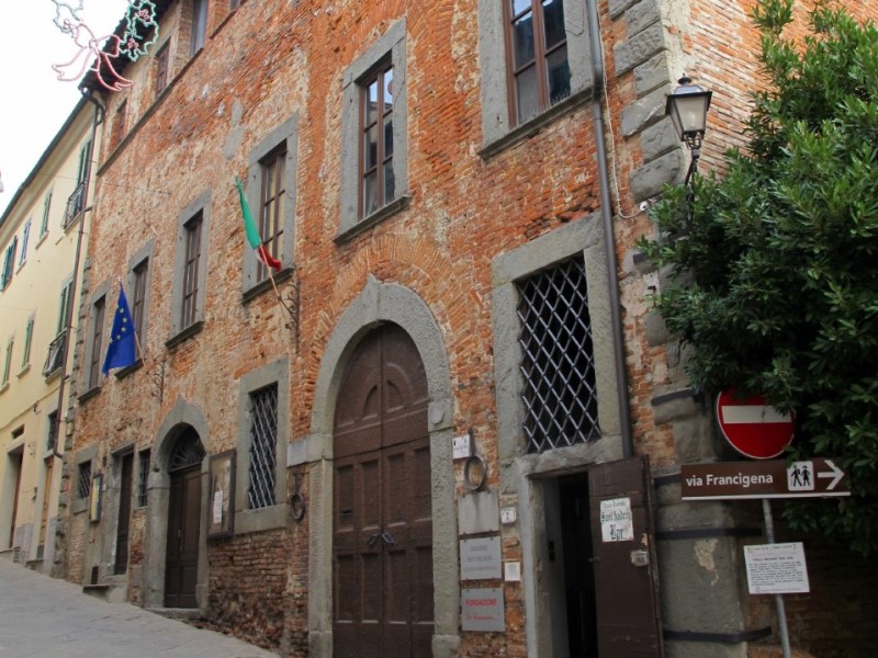 A Fucecchio la mostra 'L'architetto delle idee' dedicata a Ugo Guarino: un incontro tra arte e innovazione.