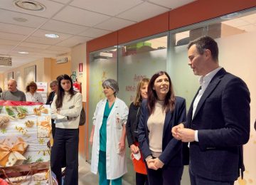 Al Santo Stefano di Prato, sorrisi e doni per i piccoli pazienti grazie al Direttore Mari e all'Assessora Monni