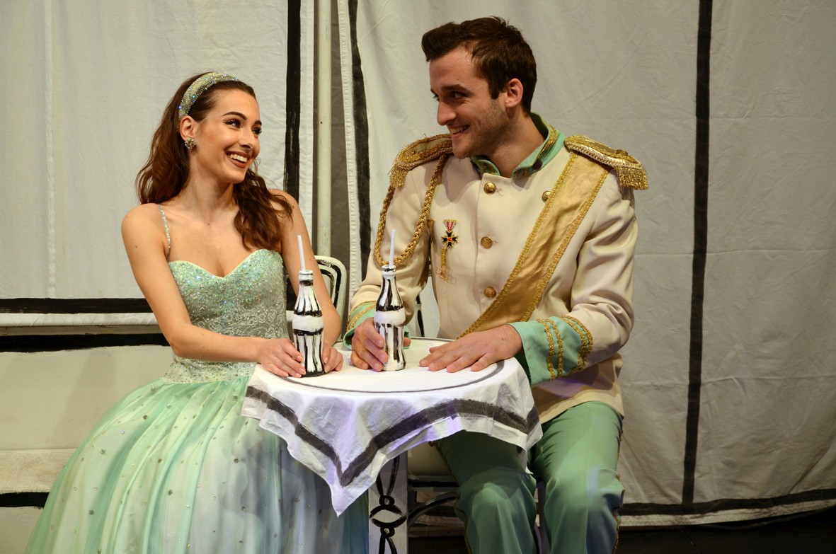 "Attesa di Natale": nuova rassegna per famiglie al Minimal Teatro