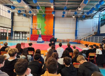 Bullismo e autodifesa: il nuovo progetto di Estrain nelle scuole italiane