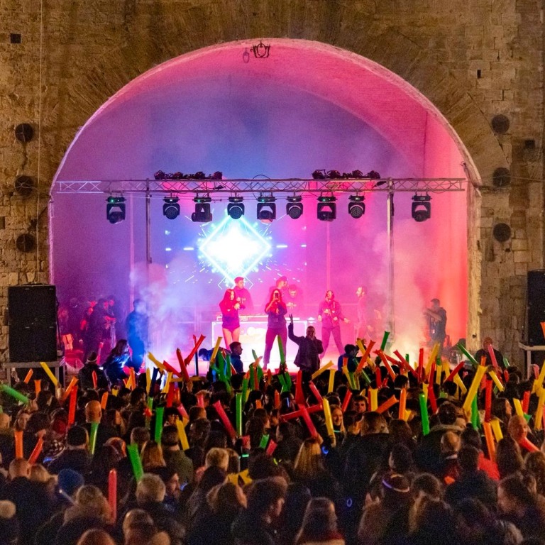 Capodanno 2026: le disposizioni del Comune di San Gimignano per la celebrazione nel centro storico