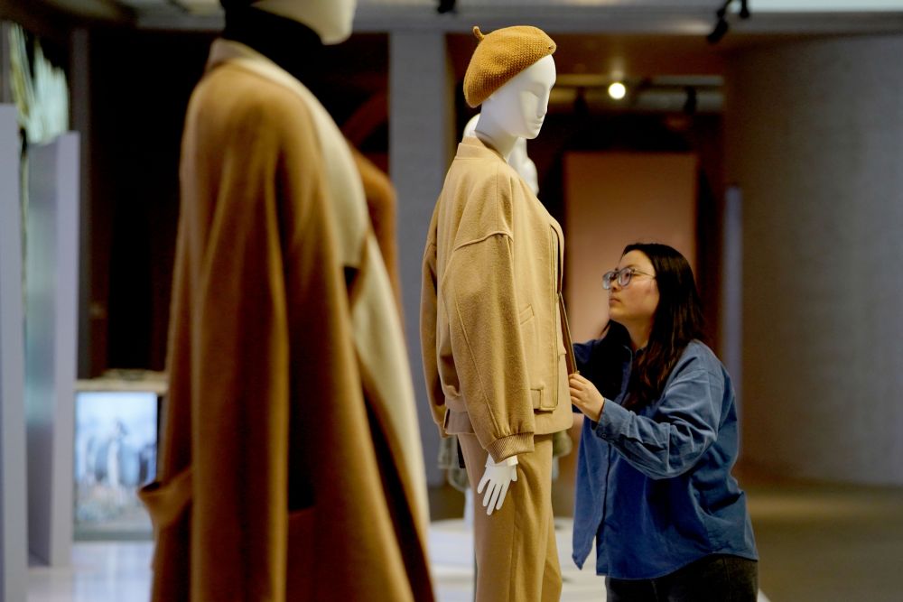 Cina: L'industria del cashmere si evolve con la tecnologia - Agenzia Italpress