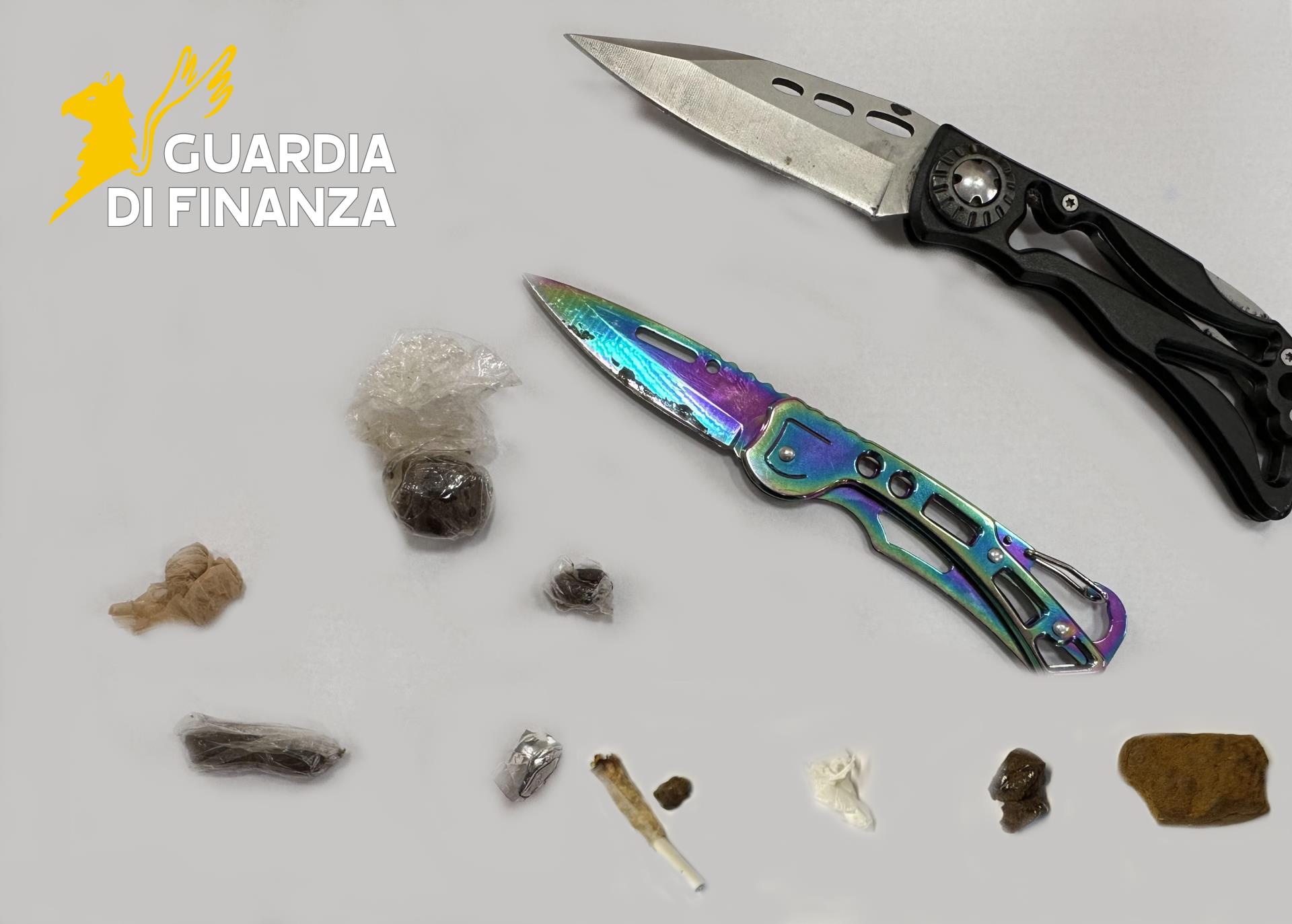 Controlli stradali a Grosseto: arrestato un minorenne con un coltello
