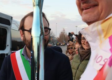 Empoli accoglie la Fiaccola Olimpica: una celebrazione che illumina la città.