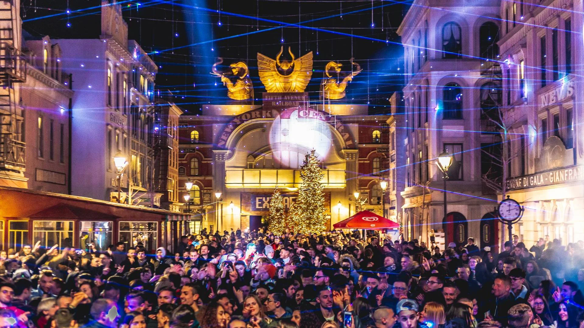 Festa non stop a Cinecittà World: 300 persone al lavoro per garantire divertimento!