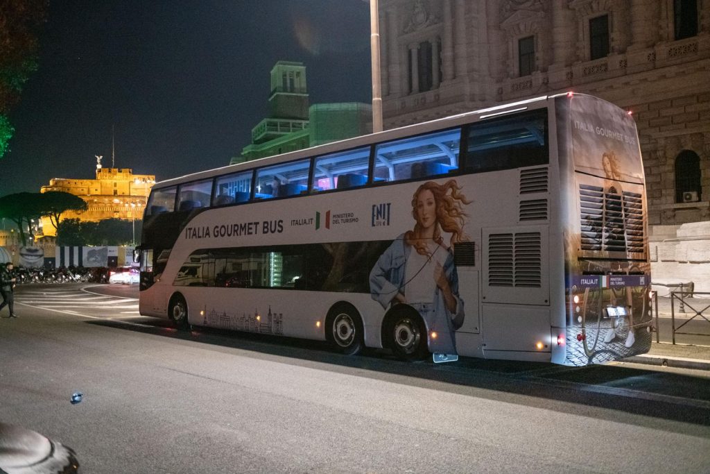 Il Bus Gourmet Italia Arriva a Roma dopo aver Percorso 8 Città Europee