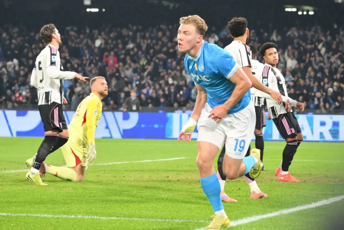 Il Napoli vince 2-1 contro la Juve e riconquista la vetta, doppietta di Hojlund - Agenzia di stampa Italpress
