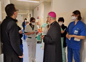 Il Vescovo Mons. Fausto Tardelli visita l'ospedale SS. Cosma e Damiano di Pescia