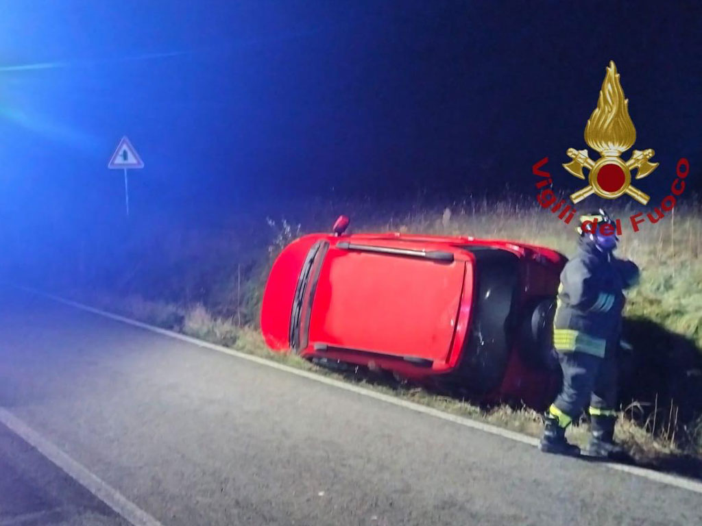 Incidente Notturno a Petrognano: Auto Fuori Strada sulla Provinciale 43