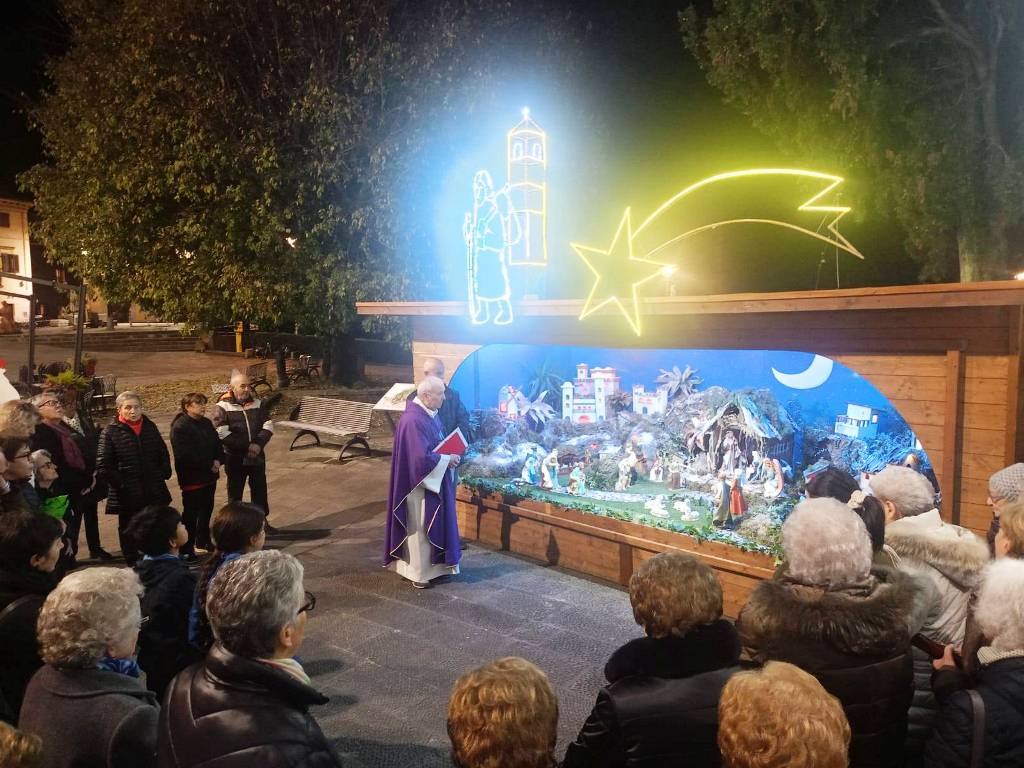 La Misericordia di Gambassi Terme apre il tradizionale Presepe in piazza Romain