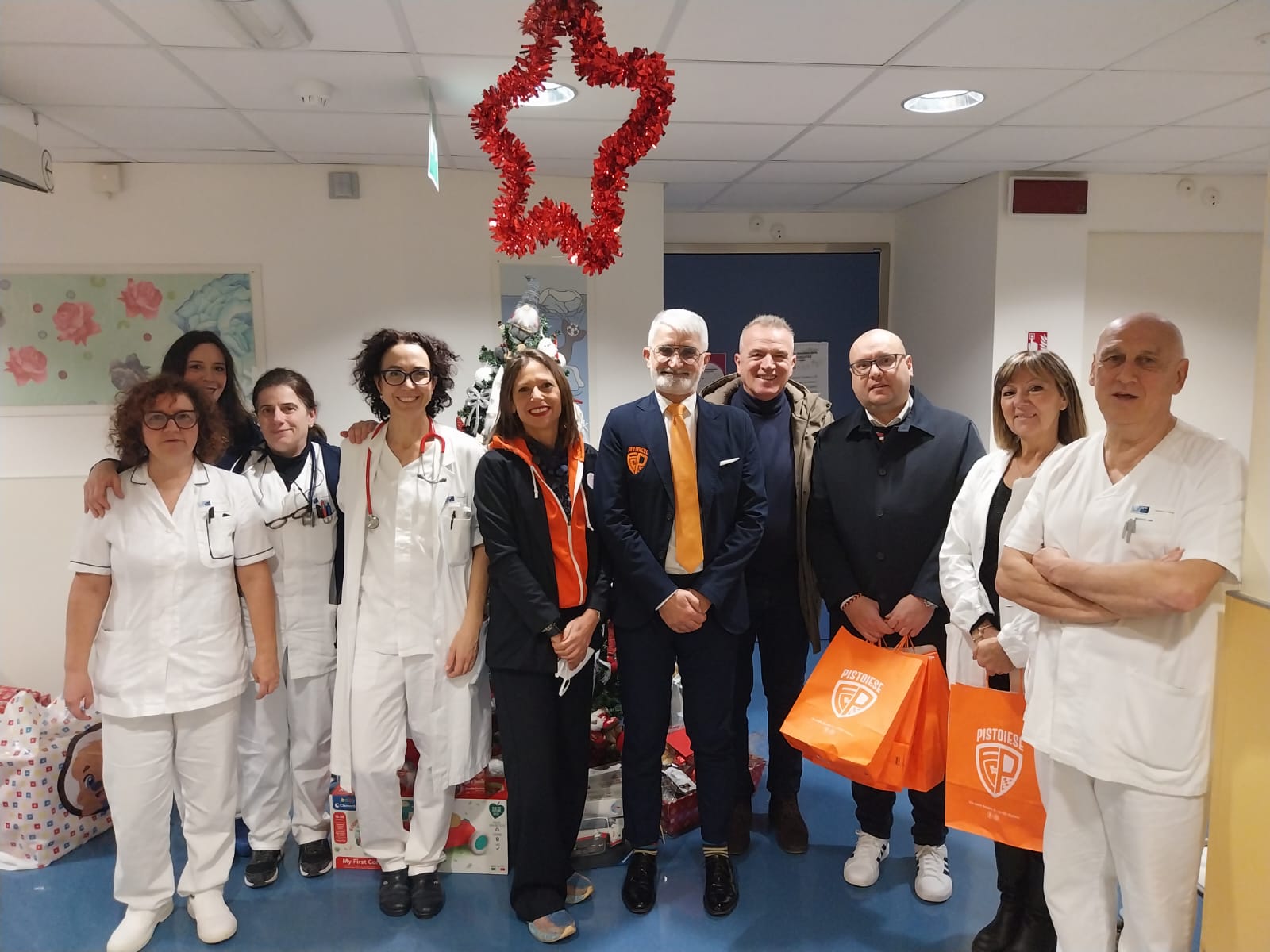 La Pistoiese Calcio regala sorrisi ai bambini della Pediatria dell’ospedale San Jacopo