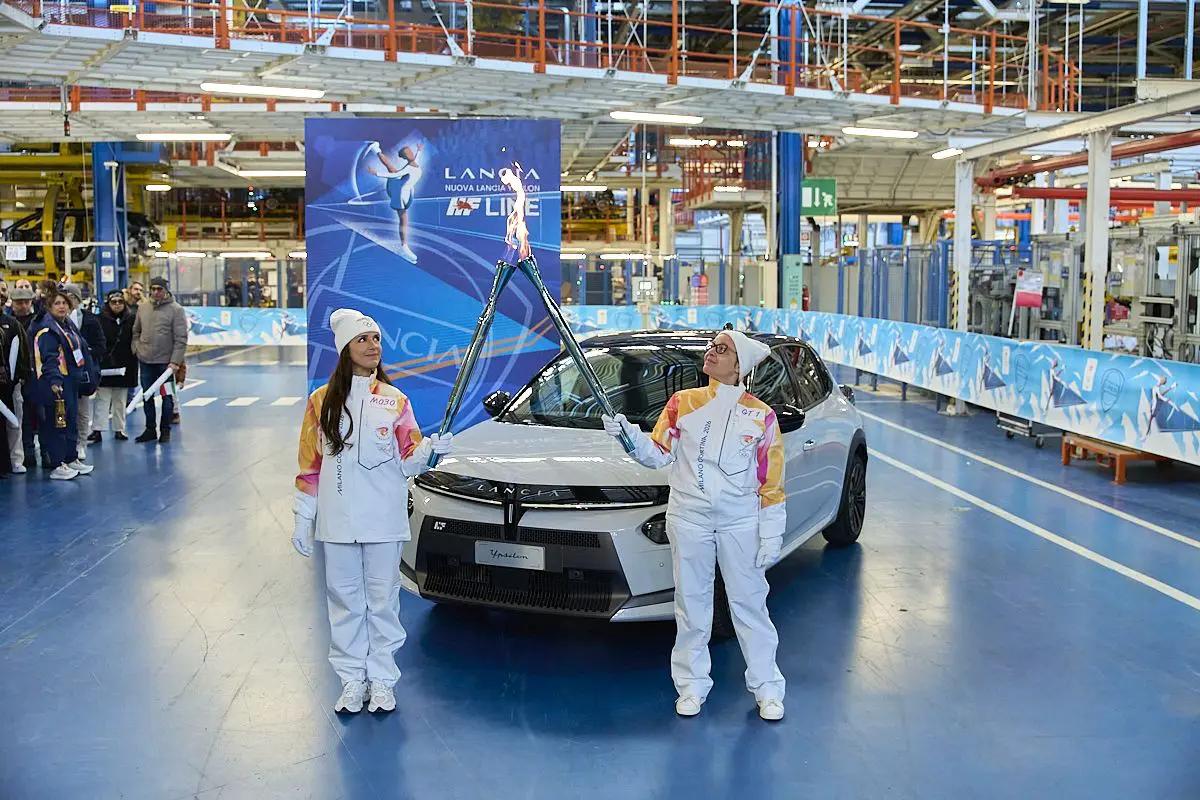 Lancia festeggia il transito della Fiamma Olimpica nello stabilimento di Melfi