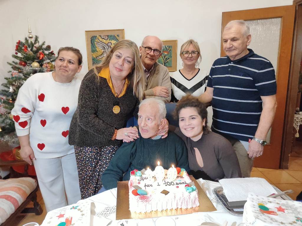 Nonno Ettore Martuscelli festeggia 100 anni: Livorno celebra un secolo di vita!