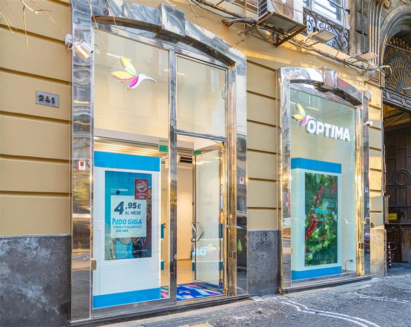 Optima apre il suo primo flagship store a Napoli in Corso Umberto