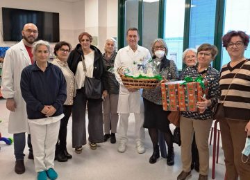 Pennarelli e Babbi Natale di Stoffa per i Bambini della Pediatria di Empoli