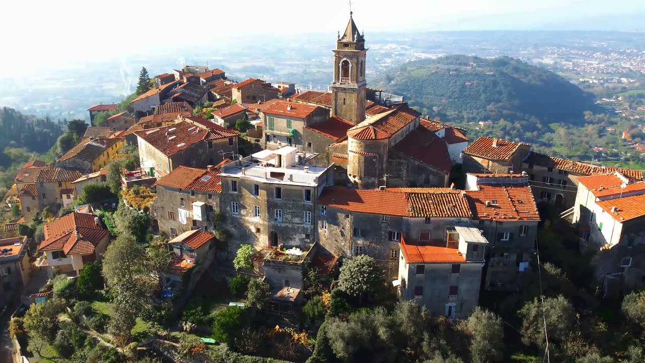 Profanazione della Chiesa dell'Angelo a Camaiore: indagini in corso su un presunto rito occulto