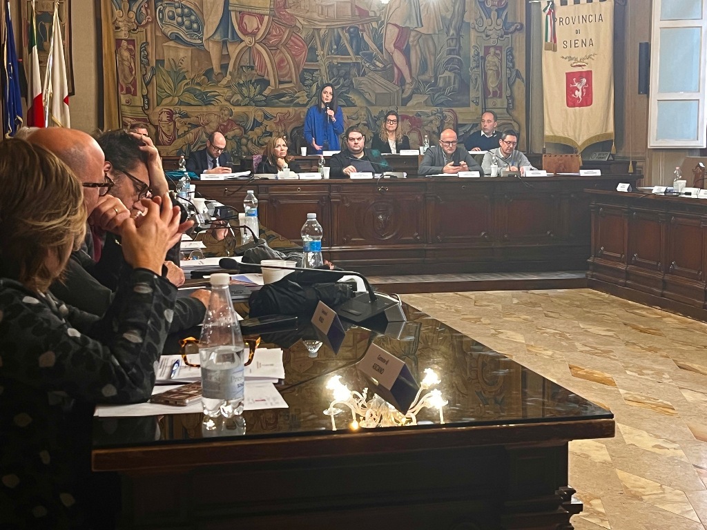 Provincia di Siena: approvati bilancio e programma triennale per opere pubbliche, oltre 106 milioni per strade e scuole.