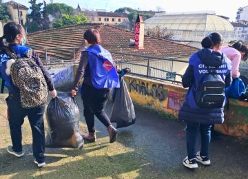 Raccolti 200 kg di rifiuti nel parco Orti del Parnaso a Firenze