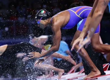 Record mondiale e oro per la staffetta 4x50 stile libero mista agli Europei di nuoto in vasca corta - Agenzia di stampa Italpress