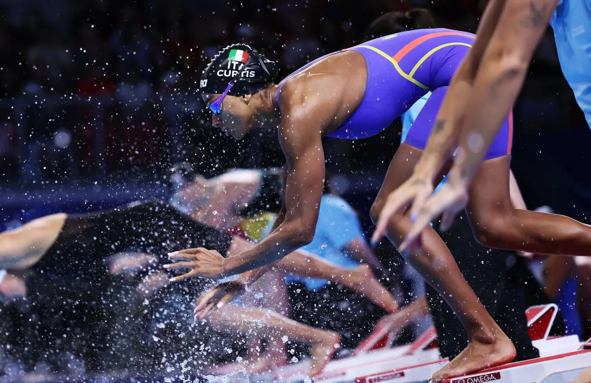 Record mondiale e oro per la staffetta 4x50 stile libero mista agli Europei di nuoto in vasca corta - Agenzia di stampa Italpress
