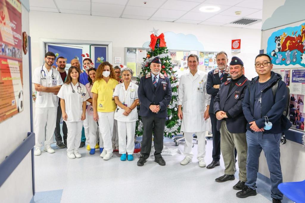 Regali e sorrisi per i piccoli pazienti della Pediatria di Empoli, grazie all’Associazione Nazionale Carabinieri