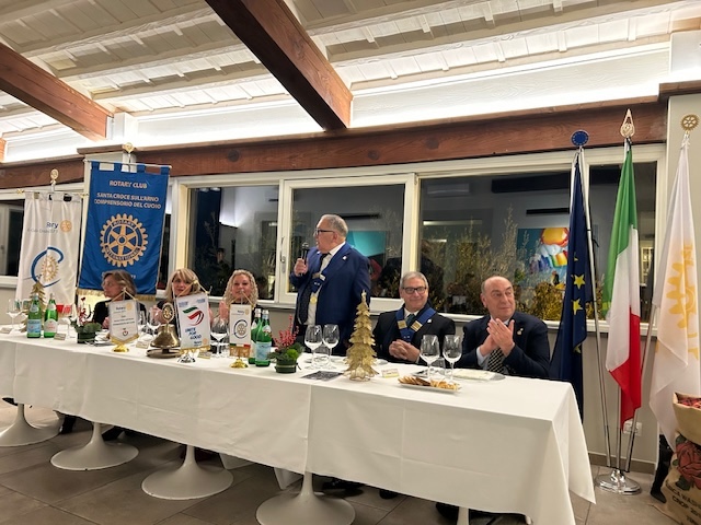 Rotary Club Santa Croce sull'Arno Cuoio riunito in preparazione per il Natale