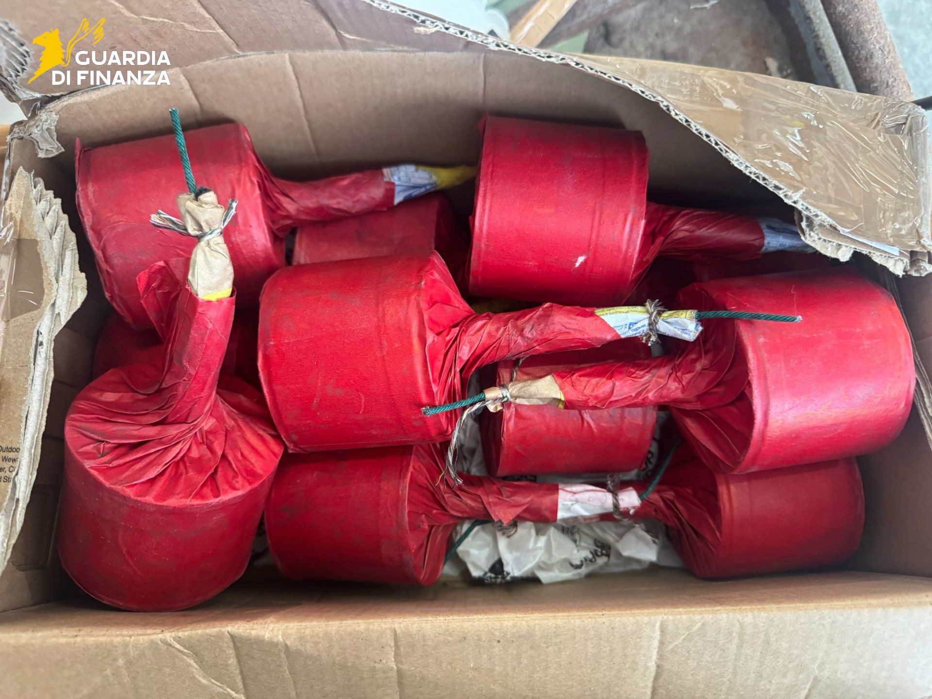 Sequestrati quasi 50 chili di fuochi d'artificio pericolosi a Pisa
