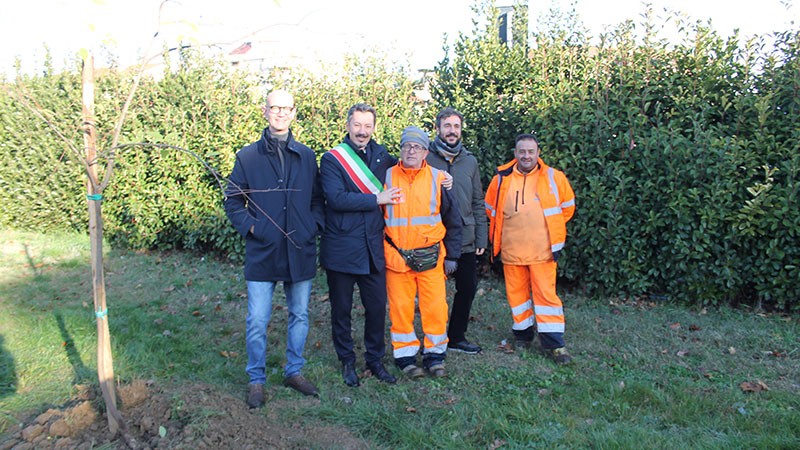 Sovigliana: due nuovi alberi nel giardino Terzini