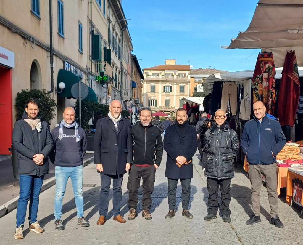 Straordinario trionfo per l'edizione natalizia di Mercadera, il mercato di qualità nel centro di Pontedera.