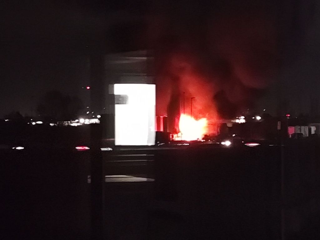 Mezzo pesante in fiamme sulla FiPiLi: code a Ponsacco e Pontedera
