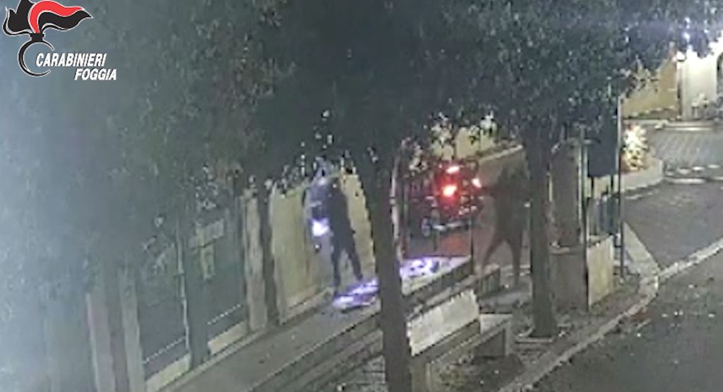 Assalti a sportelli ATM con esplosivo in diverse province: cinque arresti effettuati