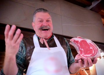 A Panzano la domenica il giornale si acquista in macelleria da Cecchini