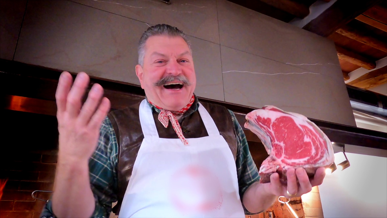 A Panzano la domenica il giornale si acquista in macelleria da Cecchini