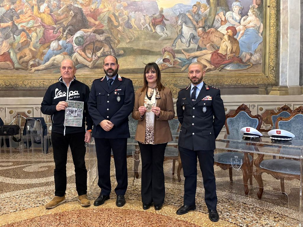 A Pisa torna la Befana del Vigile Urbano: il 6 gennaio raccolta di doni e rievocazione storica