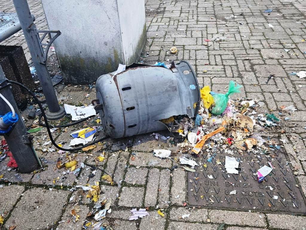 Capodanno di vandalismi a Fiesole: indagini su esplosioni e danni