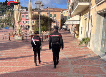 Cena con gli amici in un ristorante senza pagare il conto: denunciata ventenne a Porto Azzurro