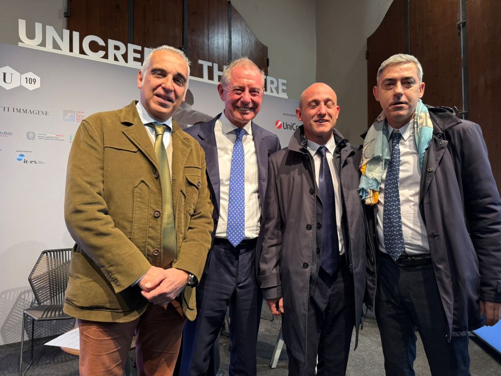 Crisi della moda, Petrucci (FdI): "Ho invitato il Ministro Urso a incontrare i conciatori toscani"
