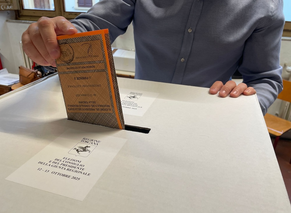 Elezioni Pistoia, l'annuncio: "Il simbolo e la sigla di Toscana Rossa non saranno presenti"