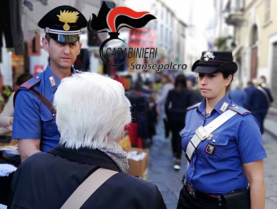 I Carabinieri notano un incendio e salvano un'anziana.
