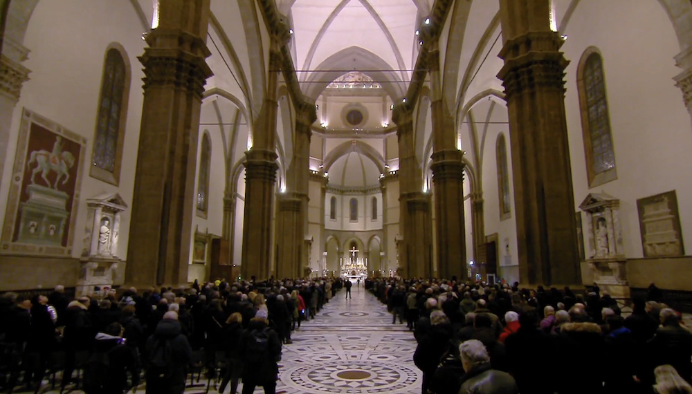 In Duomo a Firenze, la cerimonia per Rocco Commisso: la città rende omaggio al presidente della Fiorentina