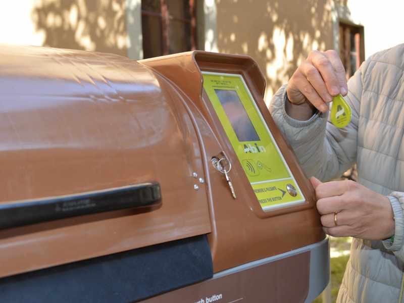 In Valdisieve, cassonetti digitali accessibili solo con la chiavetta A-pass e Aliapp.