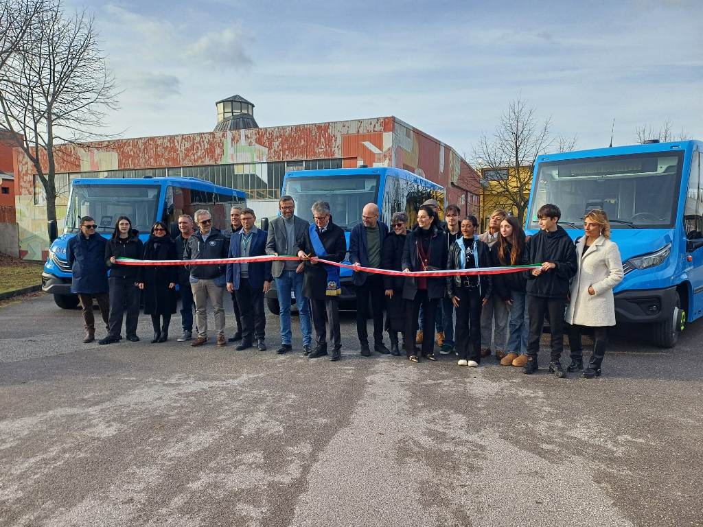 Inaugurati a Cascina tre nuovi autobus interurbani di AT