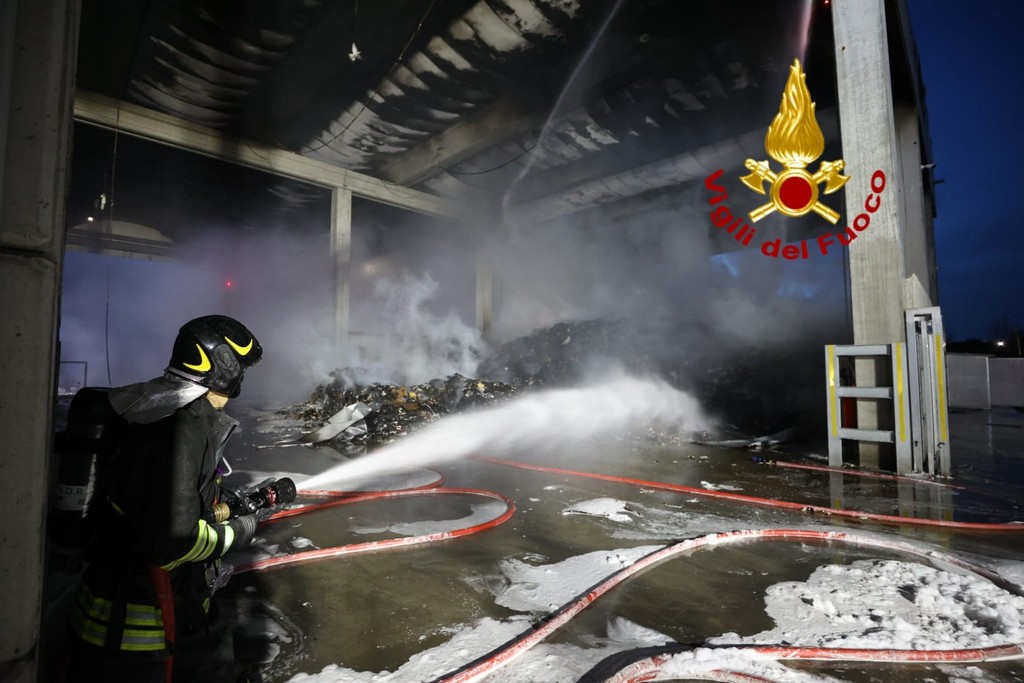 Incendio all'Ecocentro Alia di San Donnino
