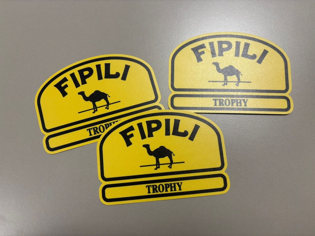 La superstrada vista con un sorriso: l'adesivo 'FiPiLi Trophy' sta spopolando